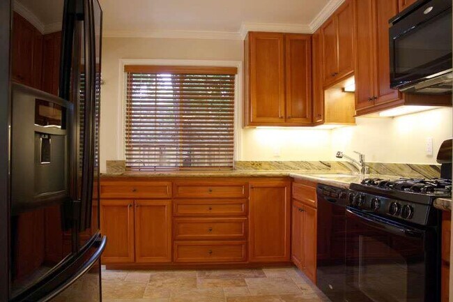 Foto del edificio - 731 Ellsworth Pl