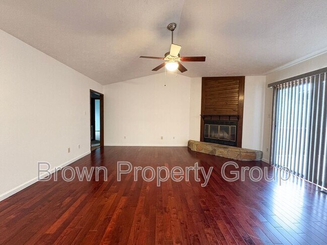 Foto del edificio - 5960 Laguna Dr