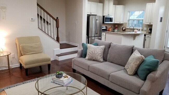 Building Photo - Clean & Safe, Fully Furnished & Stocked + ...