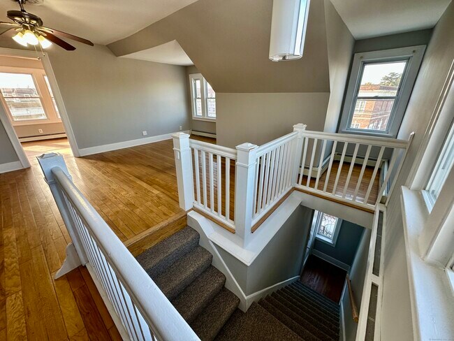 Foto del edificio - 2683 Fairfield Ave