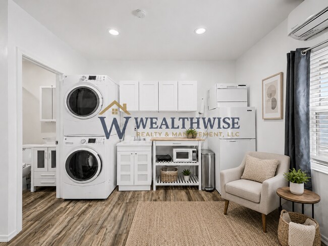 Foto del edificio - Private Studio Casita Near the University of Arizona Private gated covered parking!