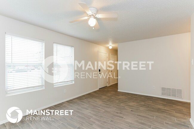 Foto del edificio - 6816 Meadow Way Ln
