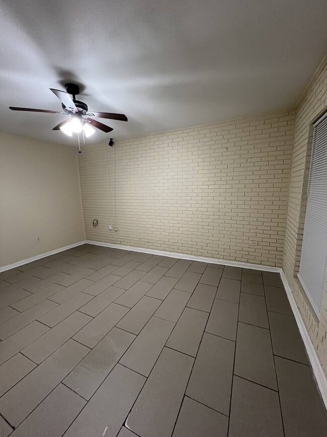 Building Photo - 636 N 39th St
