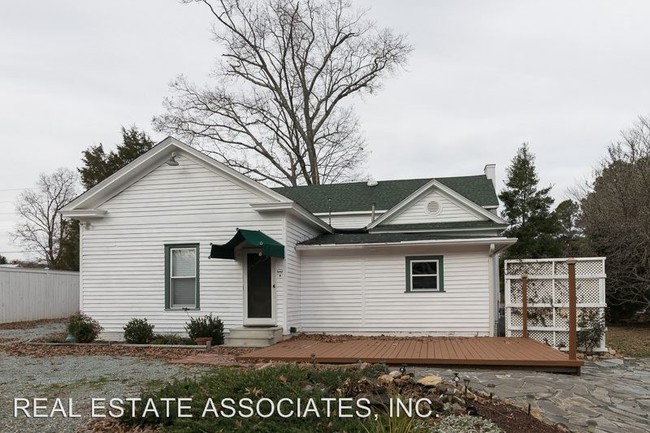 Building Photo - 1516 Bahama Rd