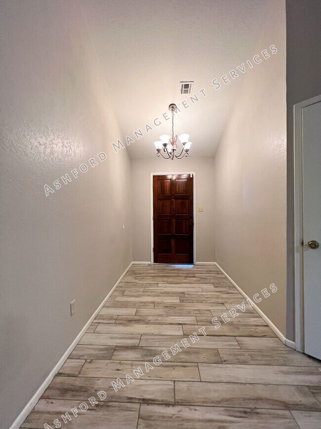 Foto del edificio - 3 BEDROOM 2 BATH IN HEART OF CHANDLER WITH...