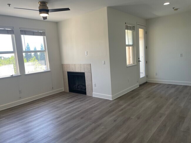 Building Photo - 1501 Secret Ravine Pky