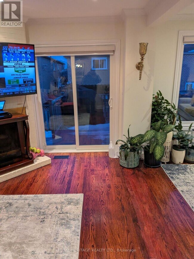 Building Photo - 59 Hewitt Crescent