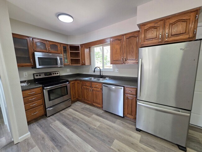 Foto del edificio - Beautiful Freshly Renovated 3 Bed, 3 Bath Home!!!