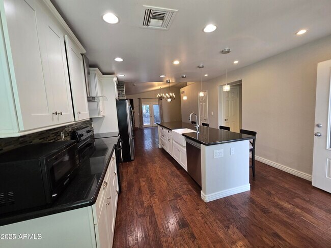 Foto del edificio - 413 E Hartford Ave