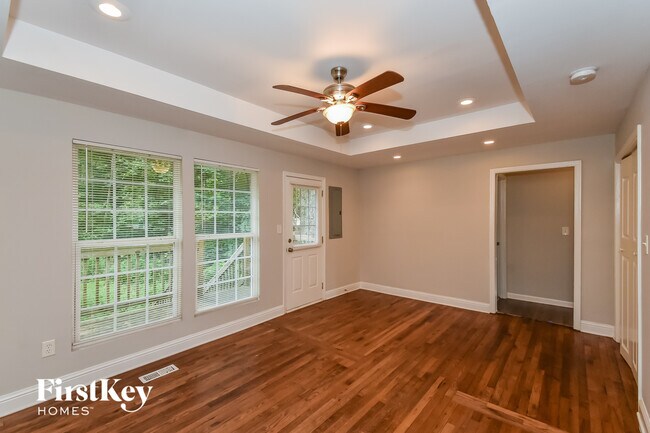 Foto del edificio - 6774 James D. Simpson Ave