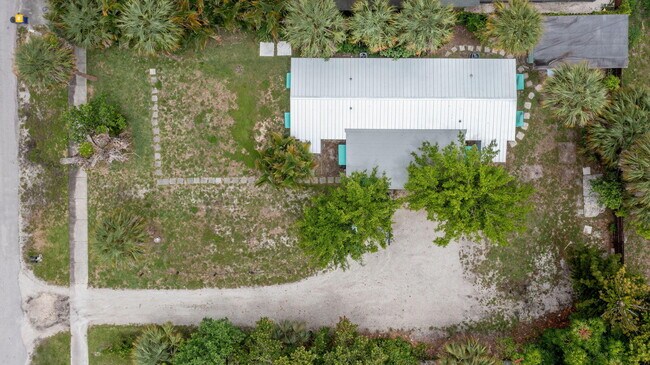 Foto del edificio - 4943 SE Flounder Ave