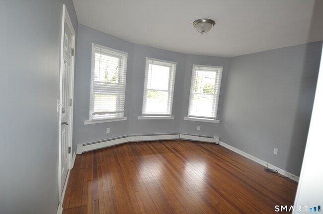 Building Photo - 807 Brewster St