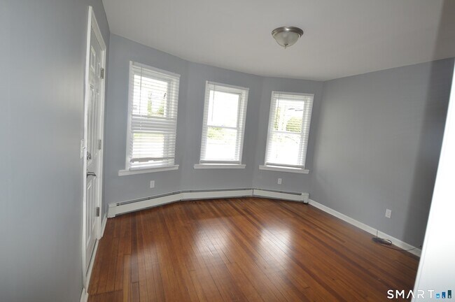 Foto del edificio - 807 Brewster St