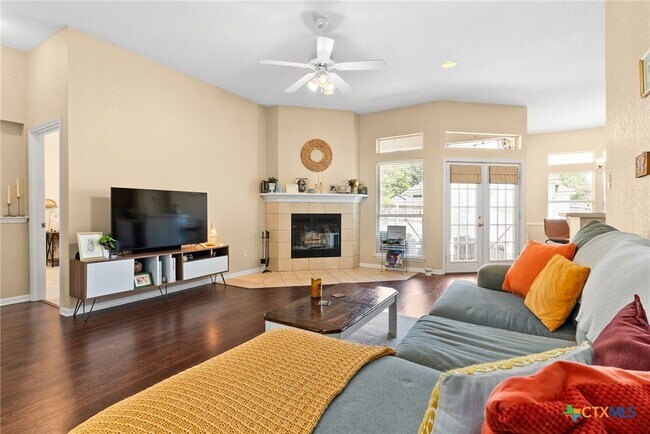 Building Photo - 804 Woodhollow Dr