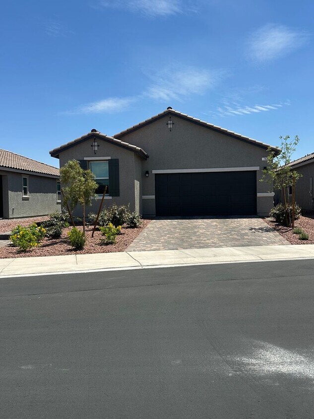 Building Photo - New one story home in gated community