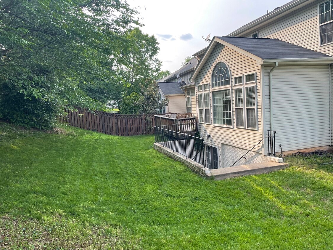 7317 Early Marker Ct, Gainesville, VA 20155 House for Rent in