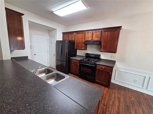Building Photo - 2028 Fosco Dr NW