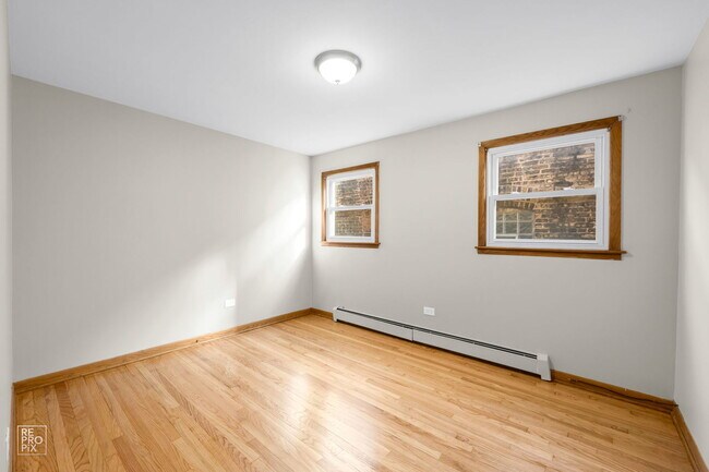 Foto del edificio - 5645 W 63rd Pl