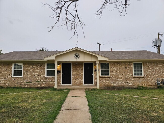 Foto del edificio - Spacious 2BR Duplex in Fort Worth