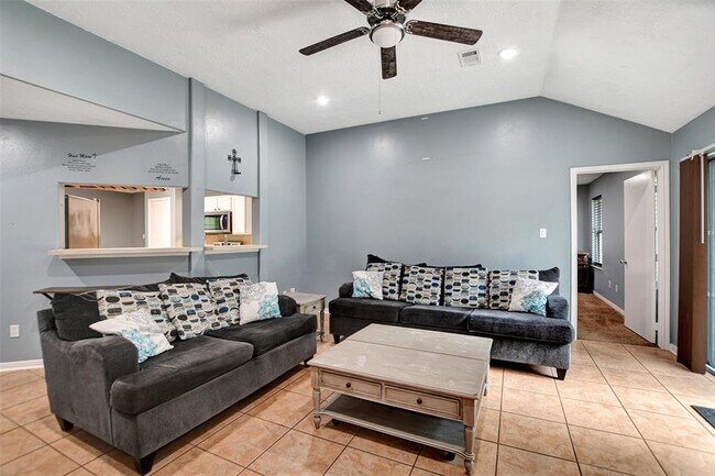 Foto del edificio - 18673 Summer Hills Blvd
