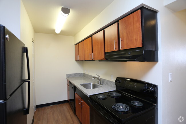 1BR, 1BA - 650 SF - Summit Northside