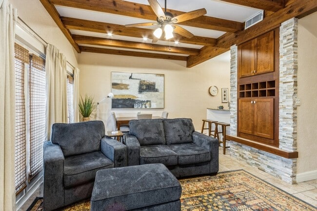 Building Photo - 1111 W 46th St