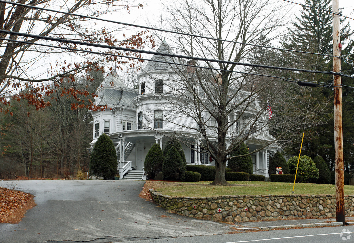 Primary Photo - Knowlton Manor