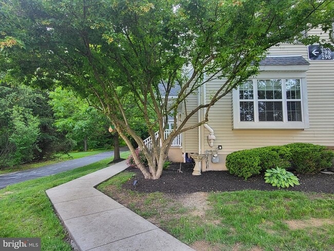 Building Photo - 284 Flagstone Rd