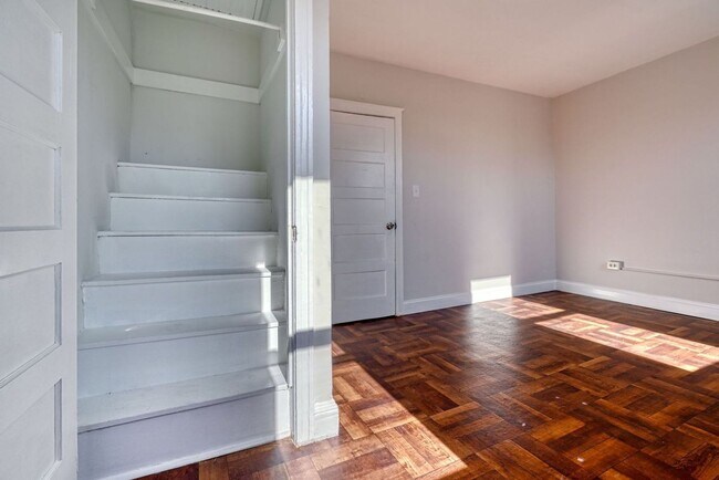 Foto del edificio - 3438 Ravenwood Ave