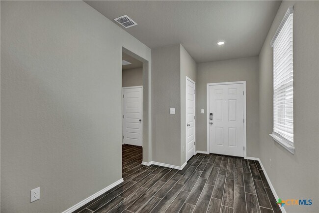 Foto del edificio - 267 Kinsley Wy