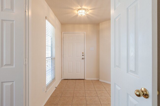 Building Photo - 4 bedroom Two Story Home in Plum Creek