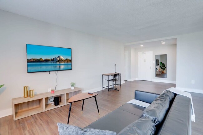 Foto del edificio - 1201 S Bell St