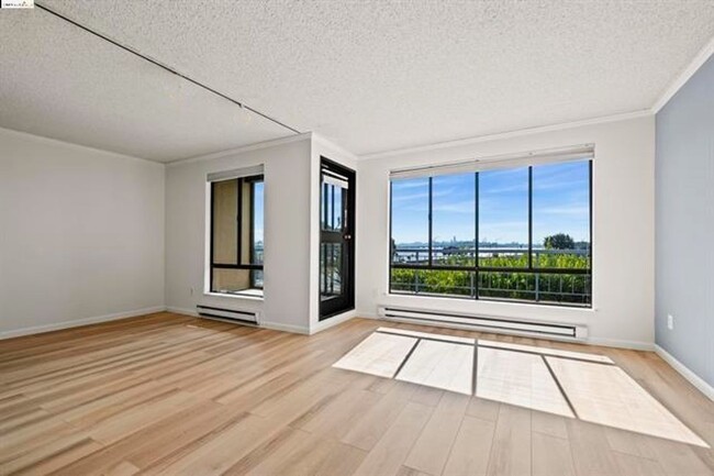 Building Photo - Expanded STUDIO with VIEW OF SF and the BA...