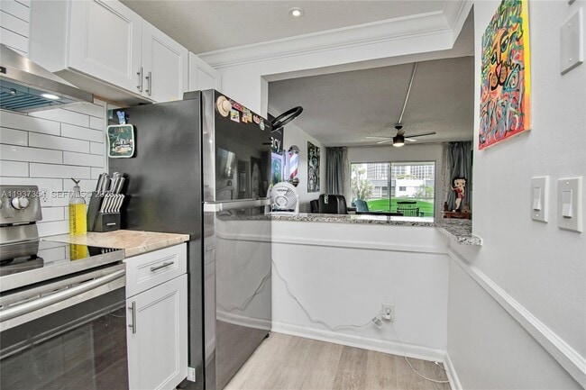 Foto del edificio - 1638 Embassy Dr