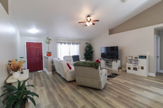 Building Photo - 10041 Crenshaw Cir