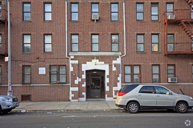 Building Photo - 1320 47th St