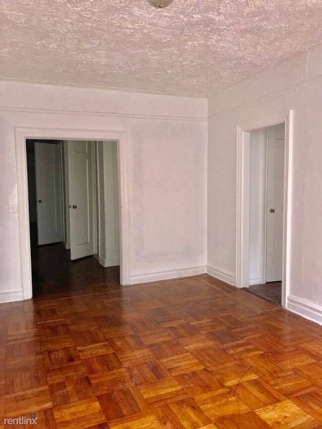 Foto del edificio - 1 br, 1 bath Apartment - 2849 Webb Ave