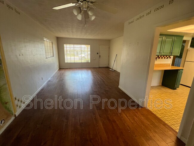 Foto del edificio - 718 W Glenn Dr