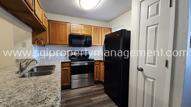 Foto del edificio - 125 Surrey Ln