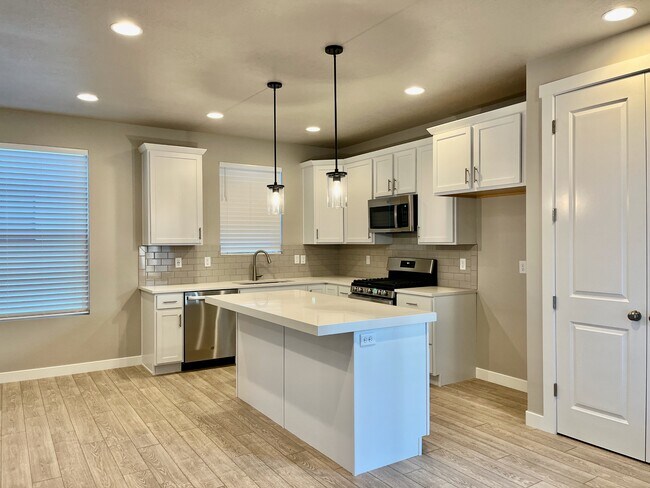 Building Photo - 5072 Elmfield Wy