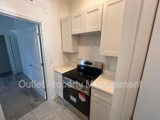 Foto del edificio - 692 Reggie Rd