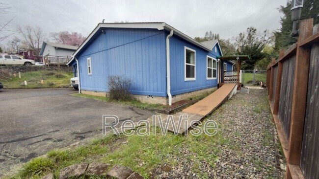 Building Photo - 2032 NE Klamath Ave