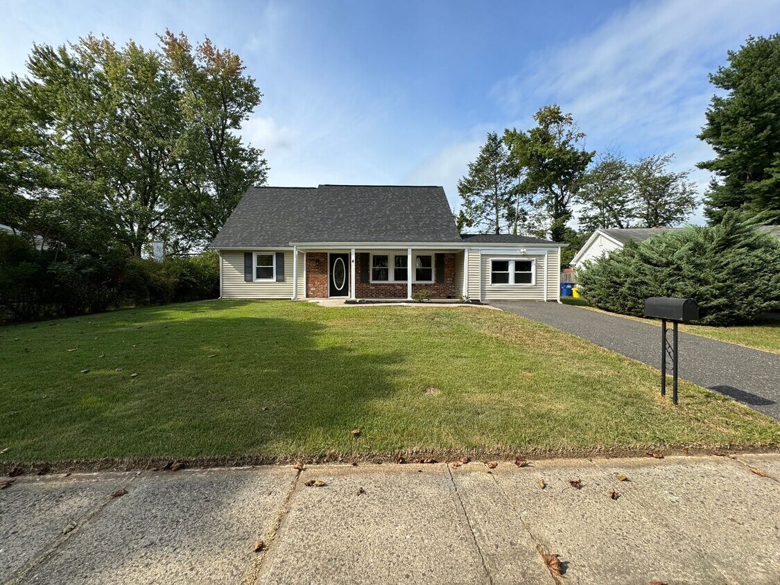 Primary Photo - Willingsboro 4 Bedroom House