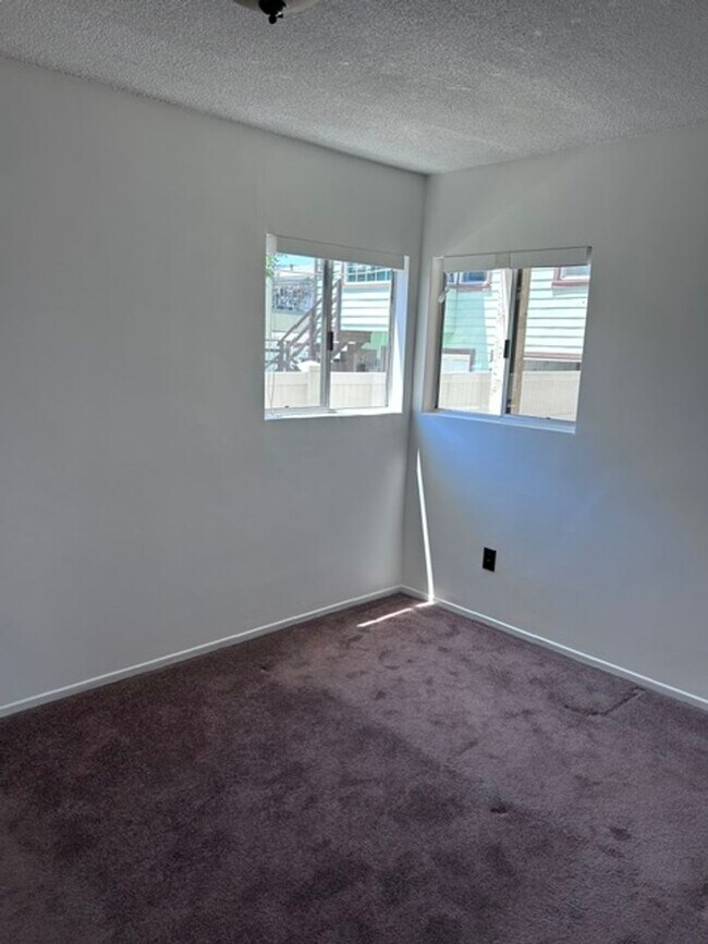 Foto del edificio - 1102-1104 W. 23rd Street & 2231-2233 S. Leland St..