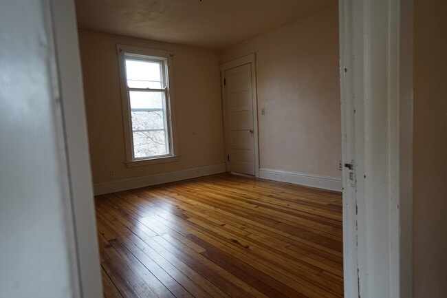 BEDROOM - 414 Hill St