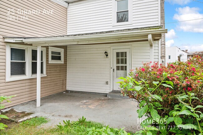Foto del edificio - Spacious 2 bed 1 bath Home at a Precious p...