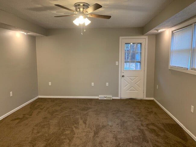 Building Photo - 816 Cody Ct NW