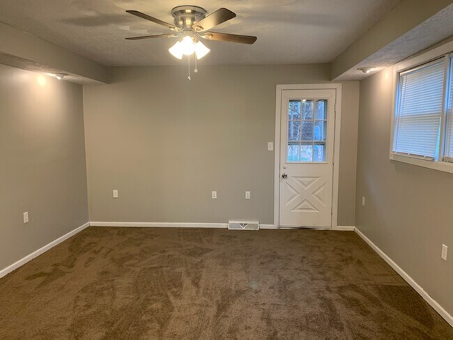 Foto del edificio - 816 Cody Ct NW