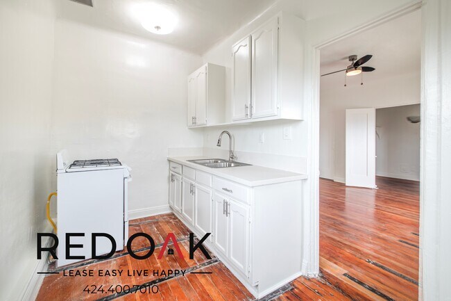 Foto del edificio - NOW PRE-LEASING! Spacious Studio with Beau...