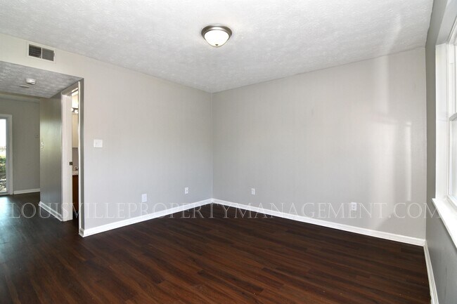 Foto del edificio - 621 Westport Rd